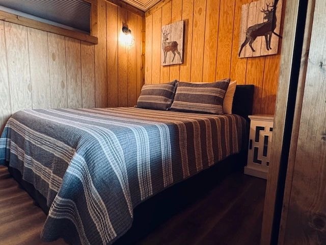 Cabin bedroom with plaid bedding